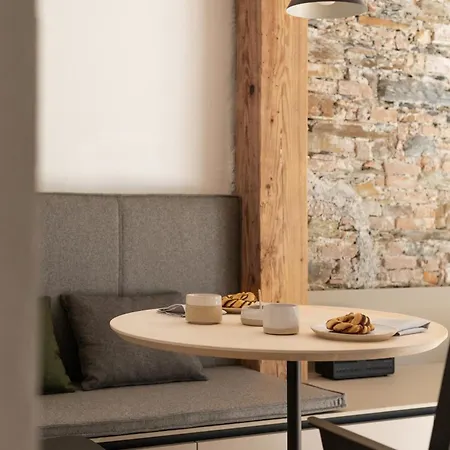 Hotell April1550 Boutique 4*