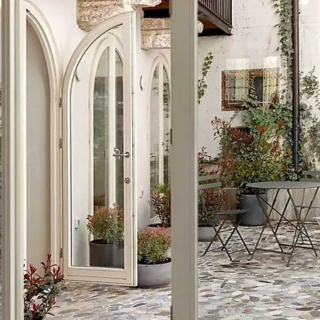 April1550 Boutique Hotel