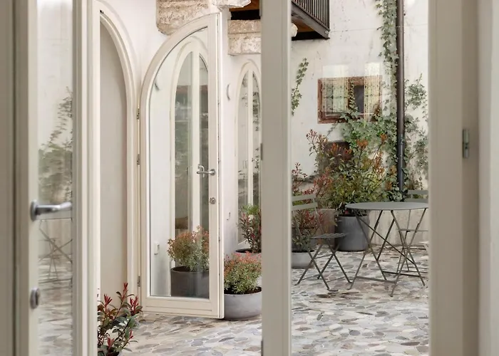 מלון April1550 Boutique